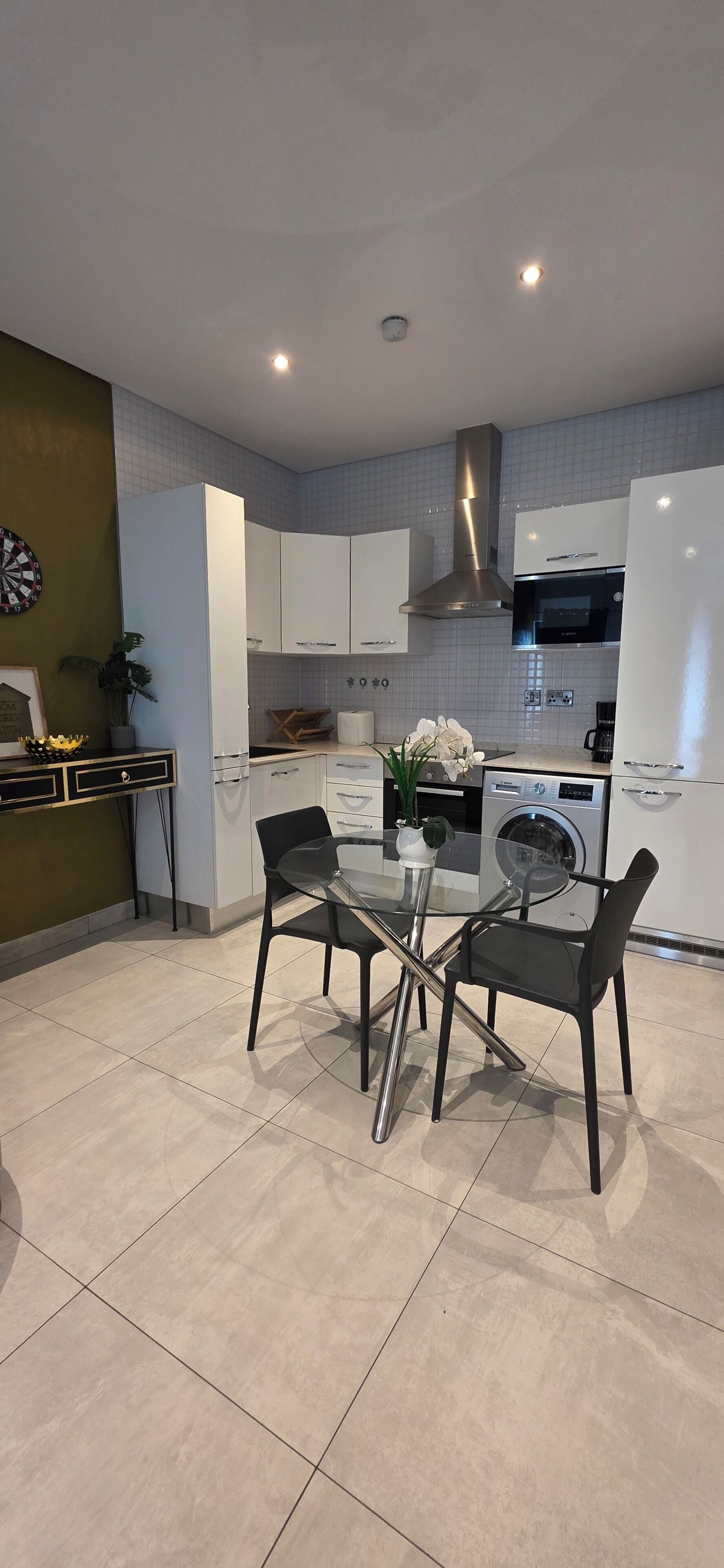 Habitación ejecutiva | Cocina privada | Frigorífico pequeño, microondas, horno y placa de cocina