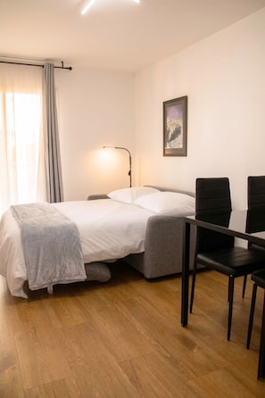 1 chambre, fer et planche à repasser, Wi-Fi, literie fournie