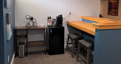 Modern Luxury Basement Suite-Cozy, Quiet & Stylish
