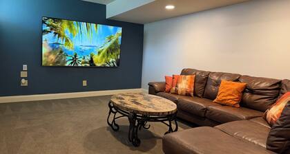 Modern Luxury Basement Suite-Cozy, Quiet & Stylish