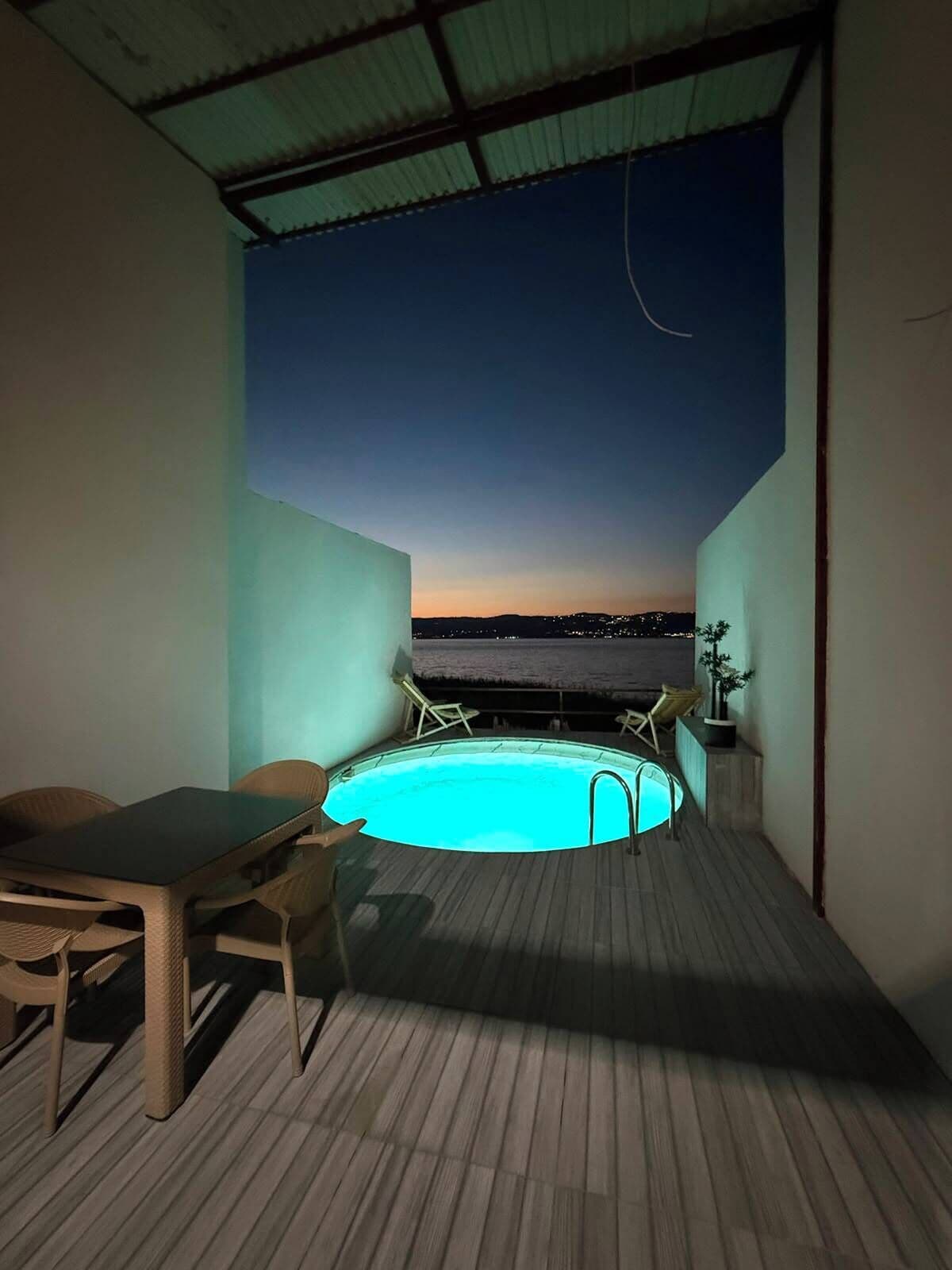 Superior Bungalow, Lake View | Pool | Outdoor pool