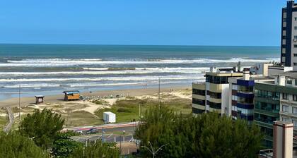 Apartment with a view of the beach, next to Luiz Bassani square.
