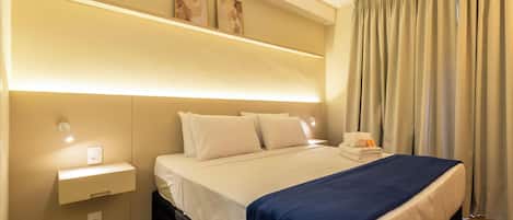 Cortinas blackout, tabla de planchar con plancha y wifi gratis