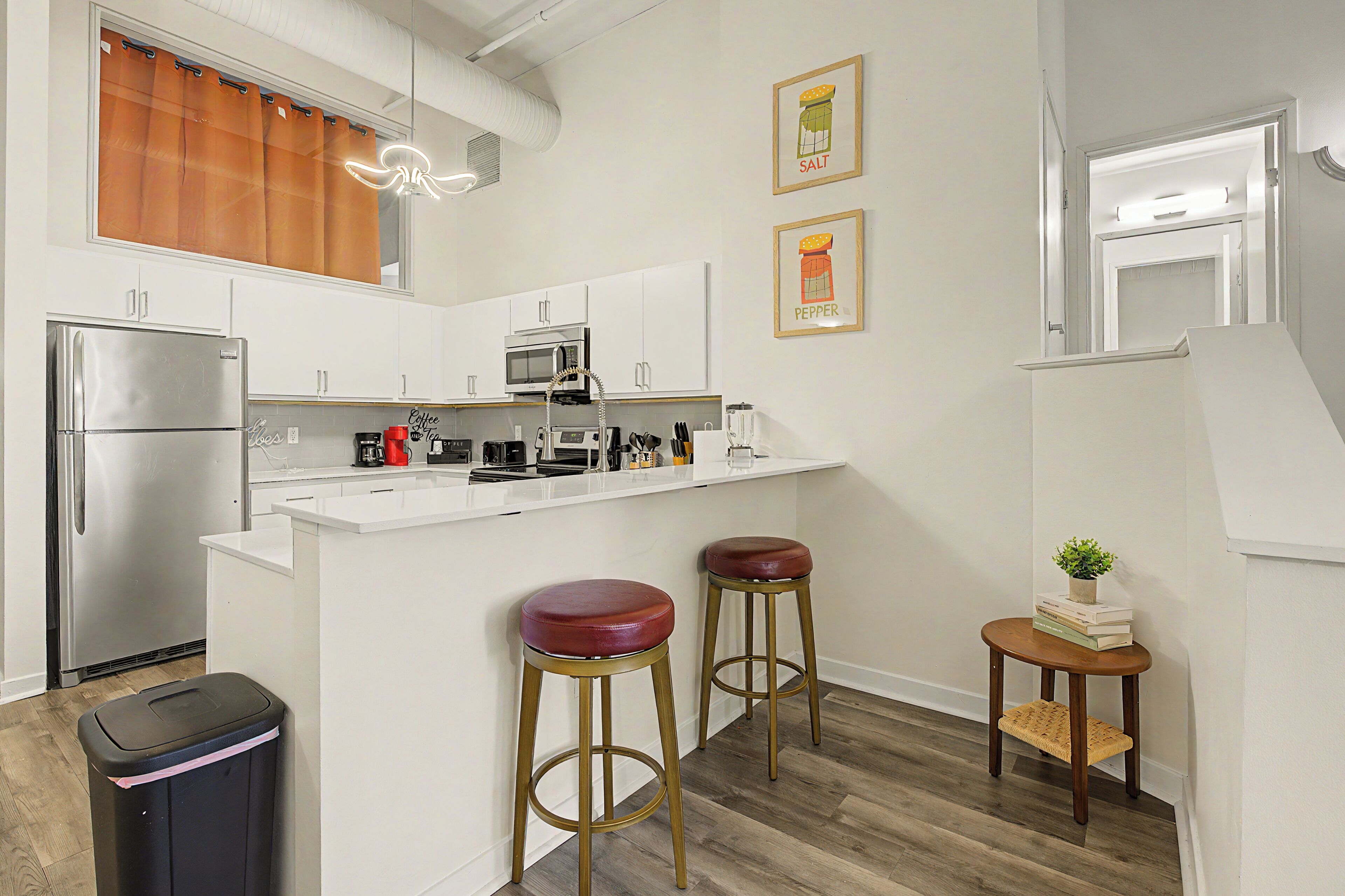Coffee/tea maker, fridge, microwave, oven