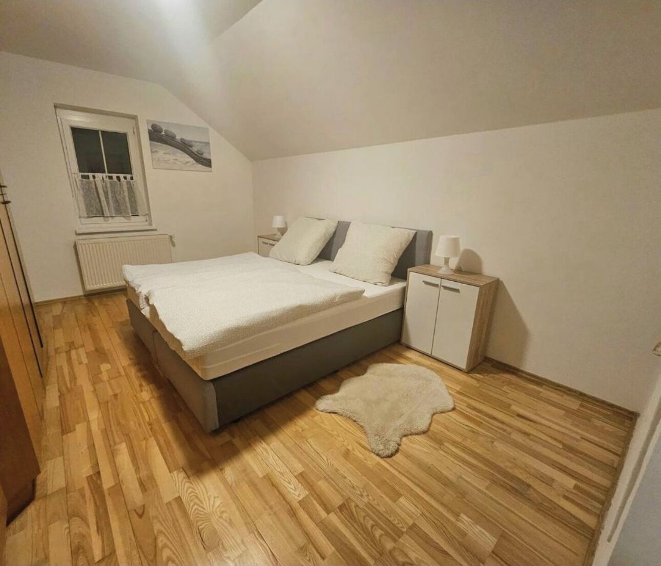 5 bedrooms, iron/ironing board, internet, bed sheets