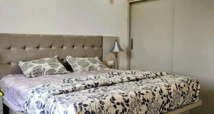 The Palm Retreat: Luxe 1BHK Near thivim station