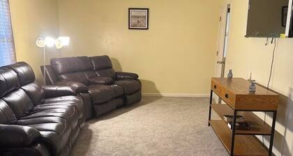 Charming 2/1 1bedroom house with AC in superb Albany. Walking to the restaurants