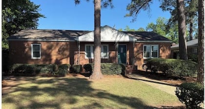 Charming 2/1 1bedroom house with AC in superb Albany. Walking to the restaurants