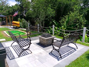 Outdoor dining - "Villa Twin Waters Waterfront Heated Pool Home with Gym & Kayaks" (Lake Placid)