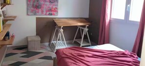 3 dormitoris, escriptori, planxa i posts de planxar i wifi gratuïta 
