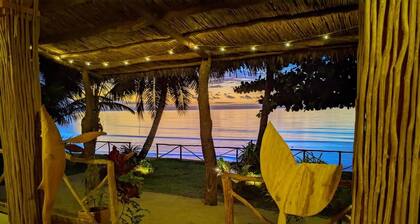 Villa Loku - Right on the Beach