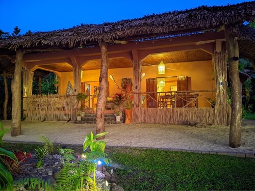 Villa Loku - Right on the Beach