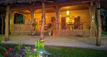 Villa Loku - Right on the Beach