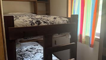 2 bedrooms, WiFi, bed sheets
