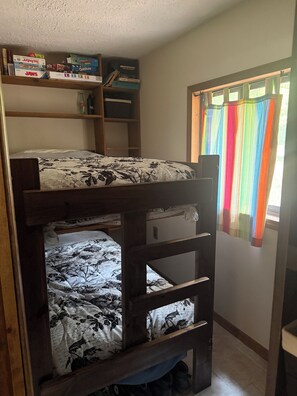 2 bedrooms, WiFi, bed sheets - Charming Stony Lake Area Cabin (New Era)