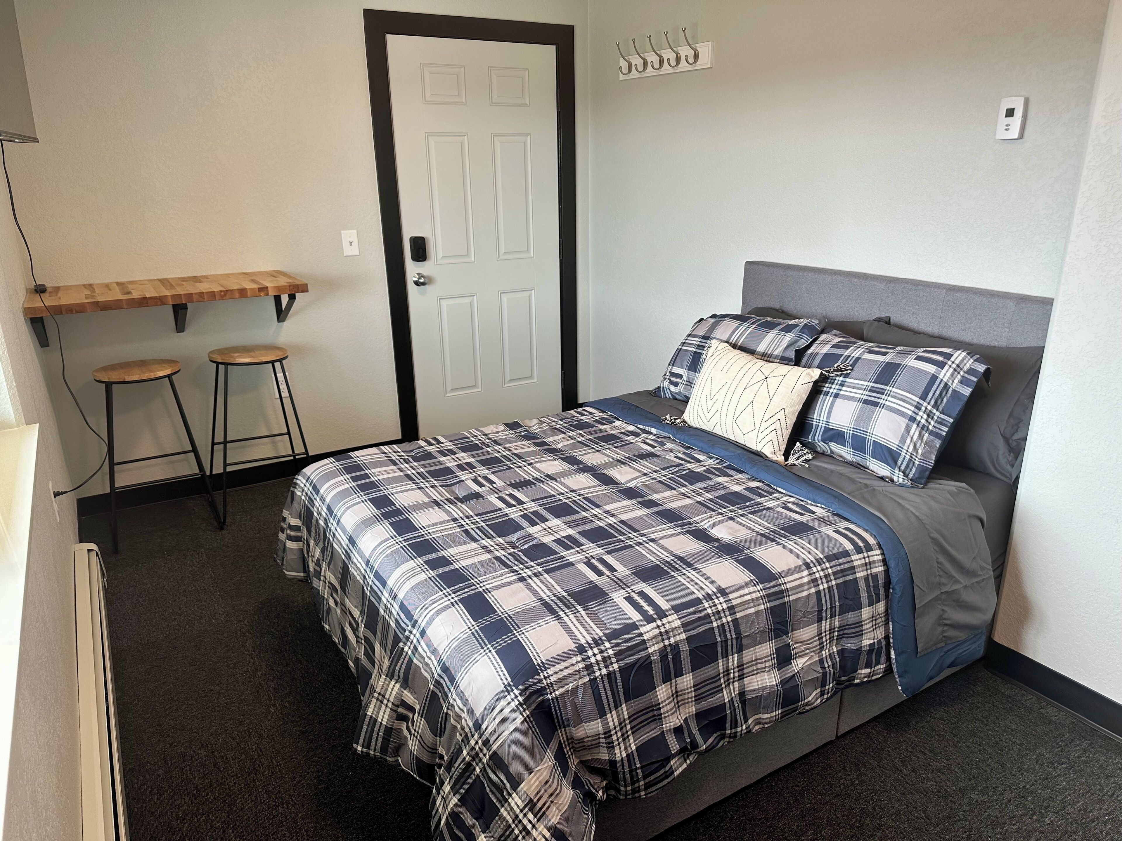 1 bedroom, bed sheets