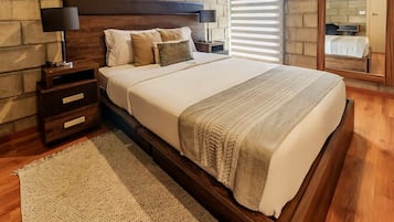 2 bedrooms, iron/ironing board, Internet