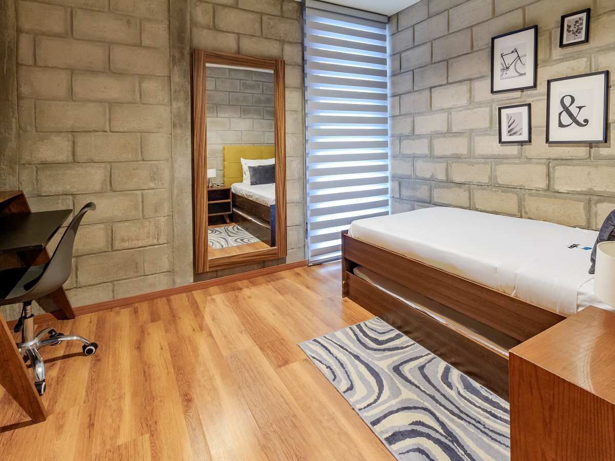2 bedrooms, iron/ironing board, Internet