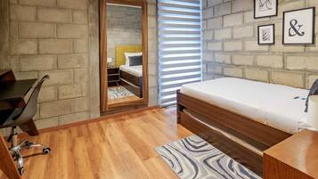 2 bedrooms, iron/ironing board, Internet