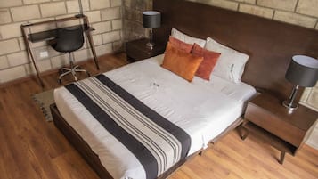 2 bedrooms, iron/ironing board, Internet