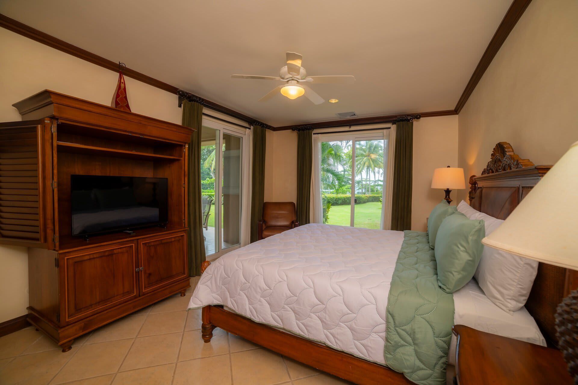 3 quartos, ferros/tábuas de passar roupa, Wi-Fi, roupa de cama