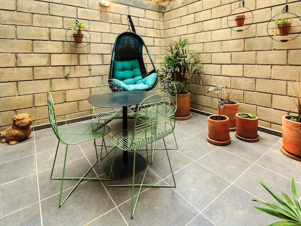 Outdoor dining - Spacious Stylish Loft w Gym (Guadalajara)
