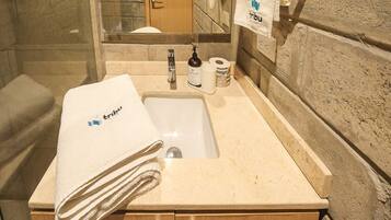 Shower, hair dryer, shampoo