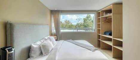 Desk, iron/ironing board, travel cot, WiFi