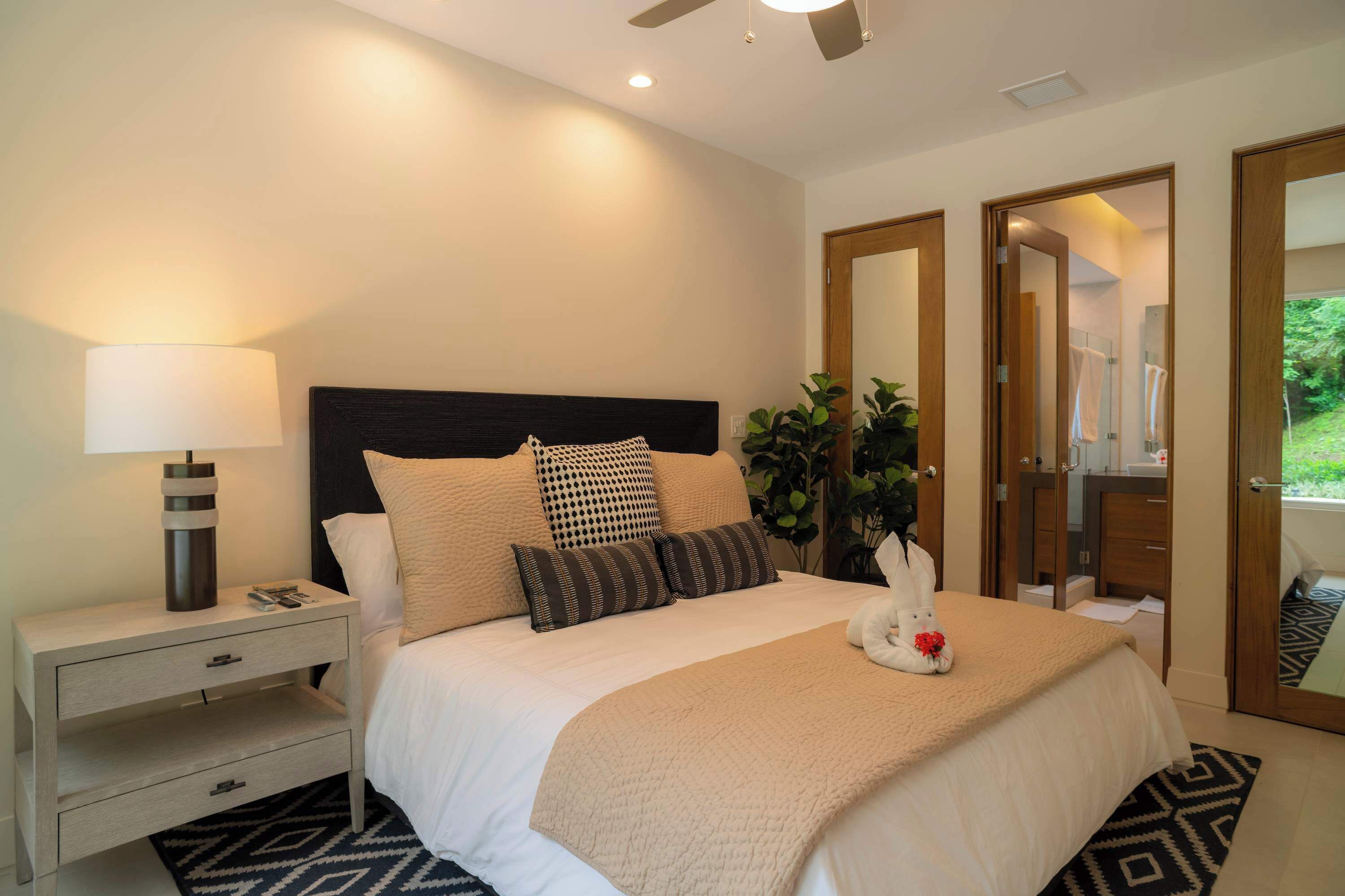 6 bedrooms, desk, iron/ironing board, WiFi