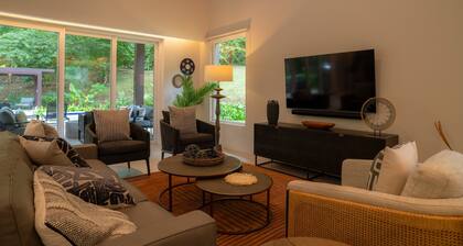 Casa Selva Tica 4 or 6 bdr private pool Family