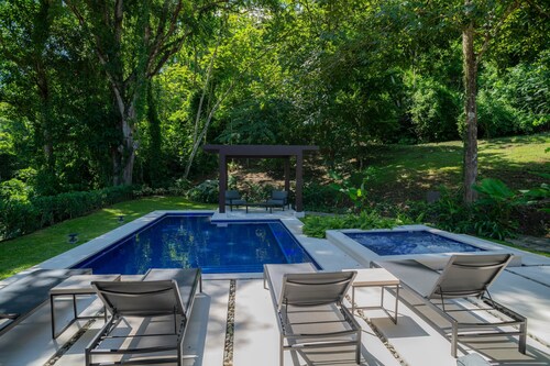 Casa Selva Tica 4 or 6 bdr private pool Family