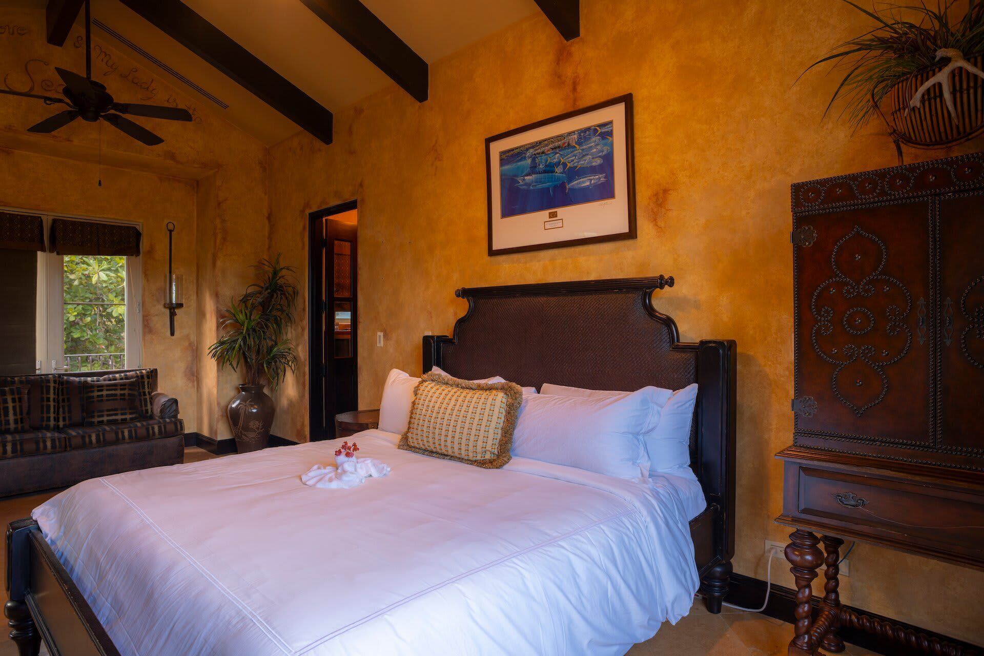 4 bedrooms, iron/ironing board, WiFi, bed sheets