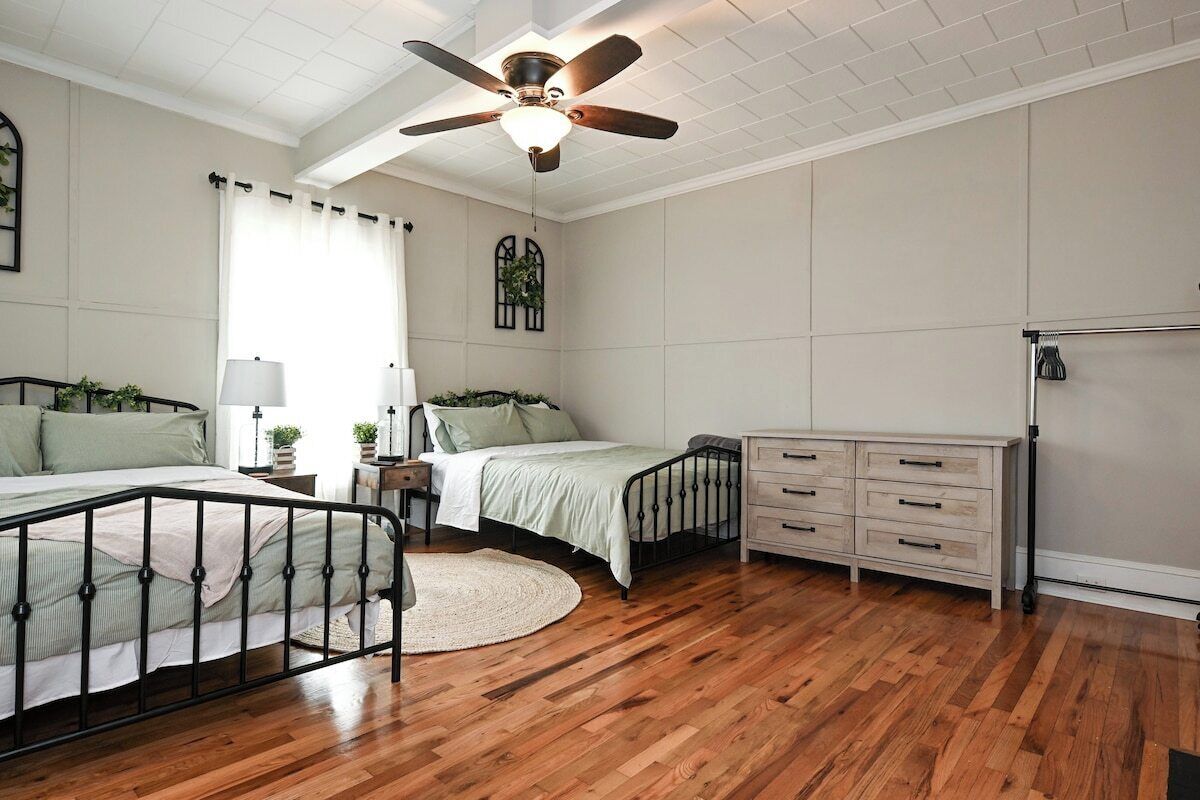 3 bedrooms, iron/ironing board, WiFi, bed sheets