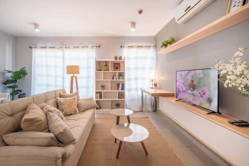 Peaceful 1BR apt w great living space WiFi