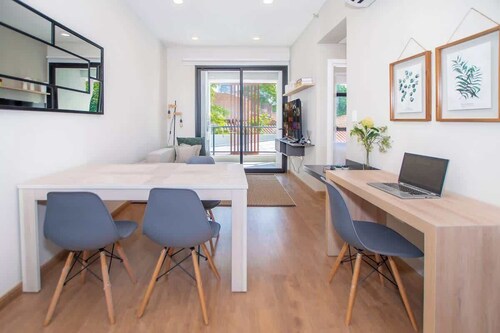 Stylish 1BR King bed Pool, Gym, BBQ Prime Area