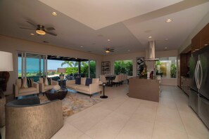 TV, stereo - Casa Blue Sail 6 bdr Ocean View (Herradura)