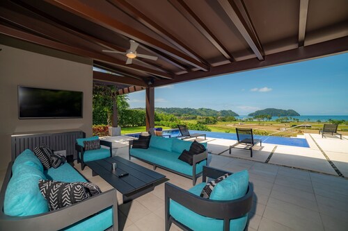 Casa Blue Sail 6 bdr Ocean View