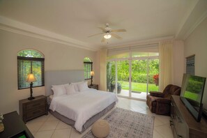 Room - Colina 8F - 2 bdr 2 bath (Playa Herradura)