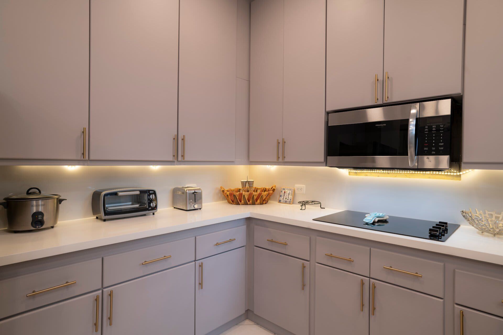 Coffee/tea maker, fridge, microwave, oven