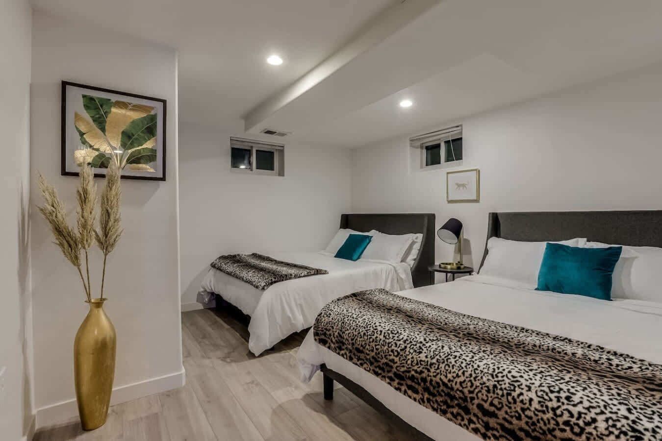 6 bedrooms, iron/ironing board, Internet