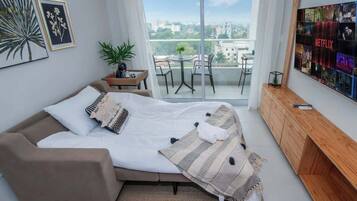 Iron/ironing board, WiFi, bed sheets