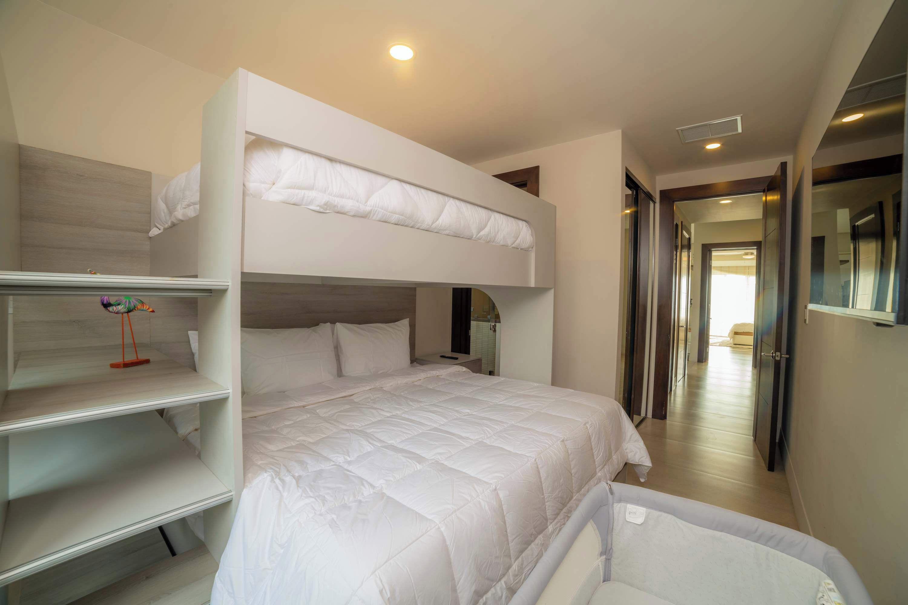 3 chambres, fer et planche à repasser, Wi-Fi, draps fournis
