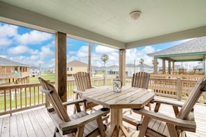 Outdoor dining - Two Adjacent Cabins, Sleeps 18 (Bolivar Peninsula)