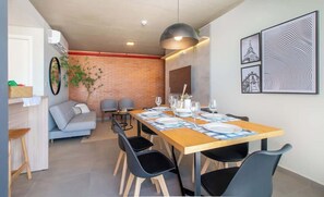 Dining - Modern 2BR Apt with Balcony Free Parking B53 (Asunción)