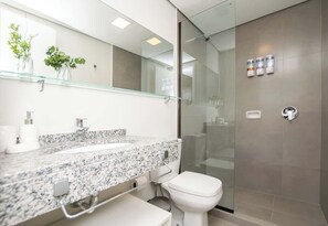 Bathroom - Modern 2BR Apt with Balcony Free Parking B53 (Asunción)