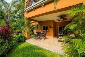Outdoor dining - Veranda 1E 3bdr 3 bath (Playa Herradura)