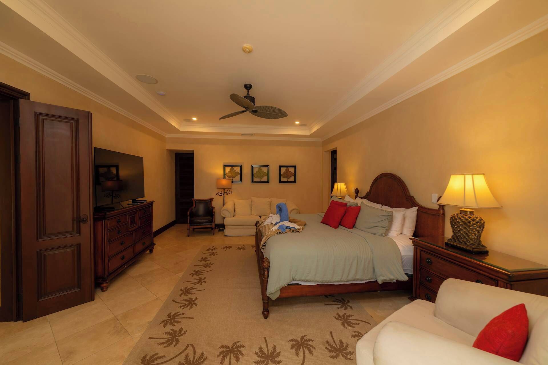 6 bedrooms, desk, iron/ironing board, WiFi
