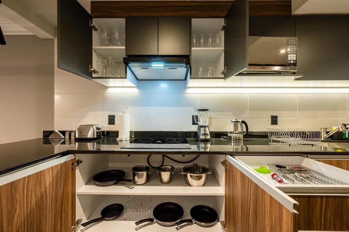 Coffee/tea maker, fridge, microwave, oven