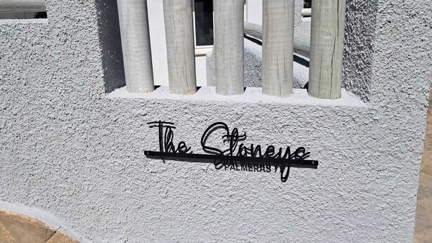 A sign with 'The Stoneys' and 'PAEMERAS TO' written on it, indicating a property name. - Villa in Cumbre del Sol—bookable for stays of 11 days or more (El Poble Nou de Benitatxell/Benitachell)