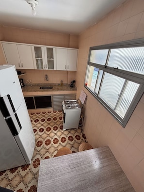 Private kitchen - Vacation Apartment 400 meters from Castanheiras Beach/Guarapari City Center (Guarapari)